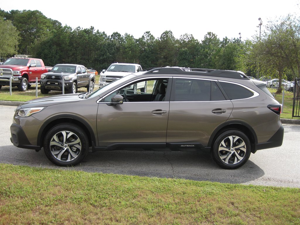 2022 Subaru Outback Limited - Photo 7