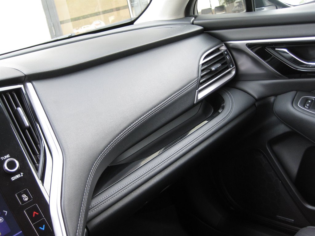 2022 Subaru Outback Limited - Photo 17