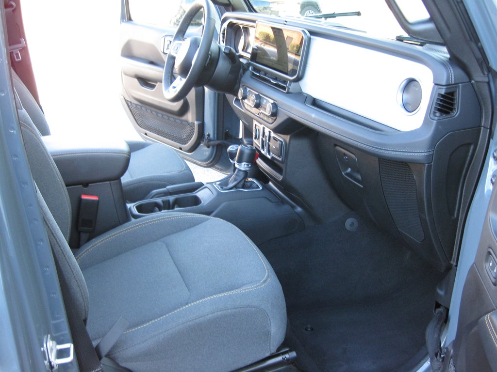 2025 Jeep Wrangler 4xe Sahara 4XE - Photo 40