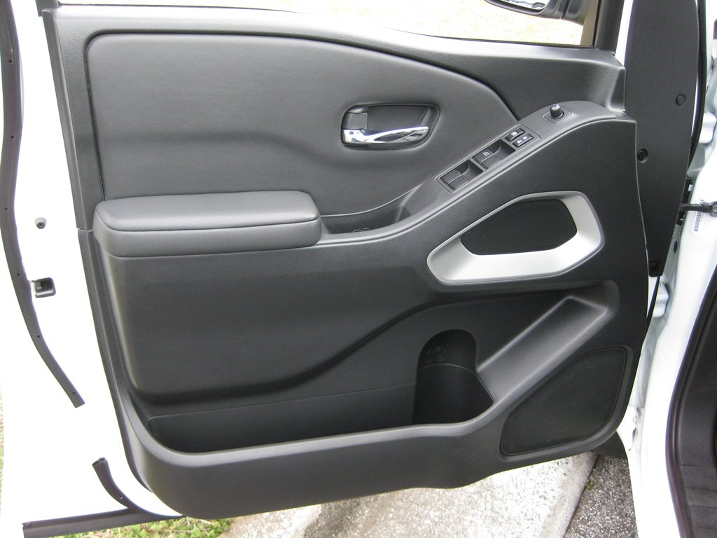 2022 Nissan Frontier SV - Photo 10