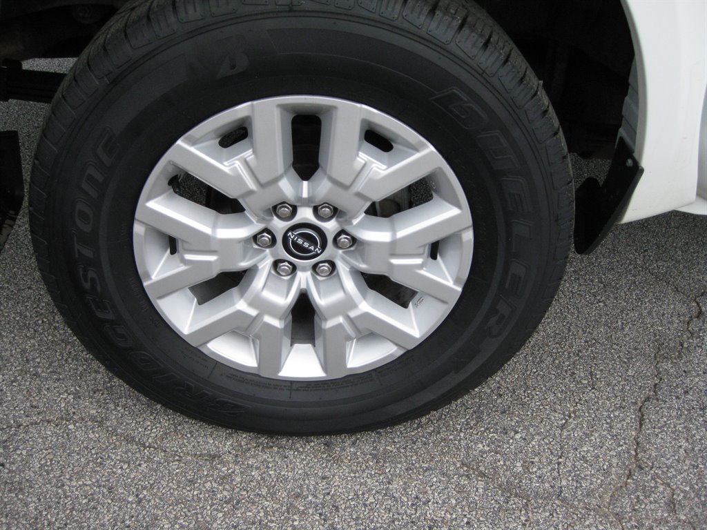 2022 Nissan Frontier SV - Photo 9