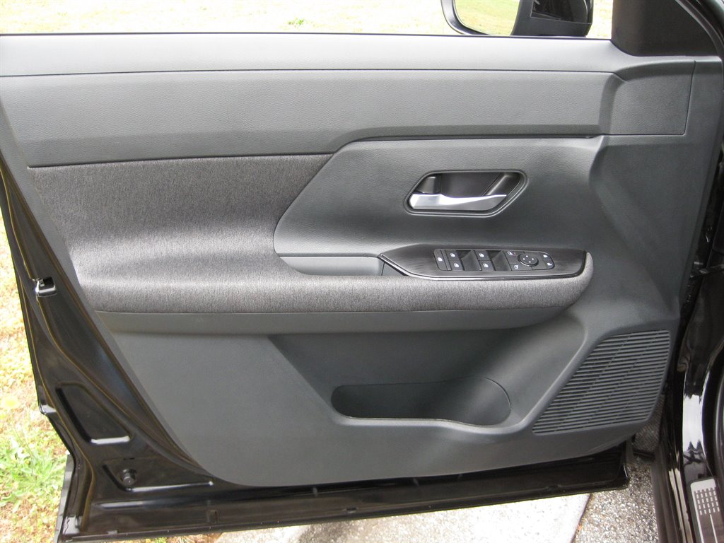 2026 Nissan KICKS SR - Photo 10