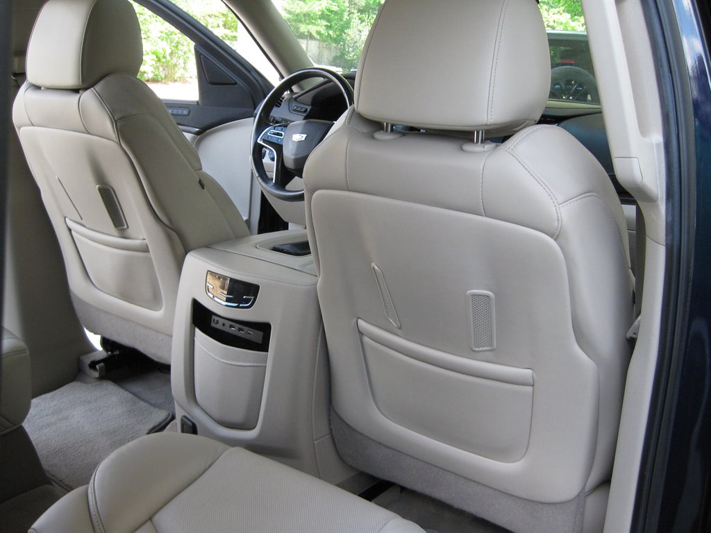 2020 Cadillac Escalade Premium Luxury - Photo 38