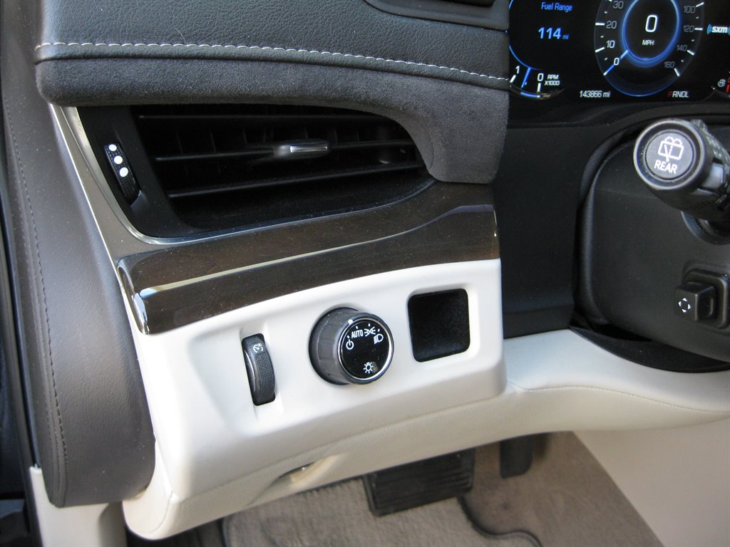 2020 Cadillac Escalade Premium Luxury - Photo 17