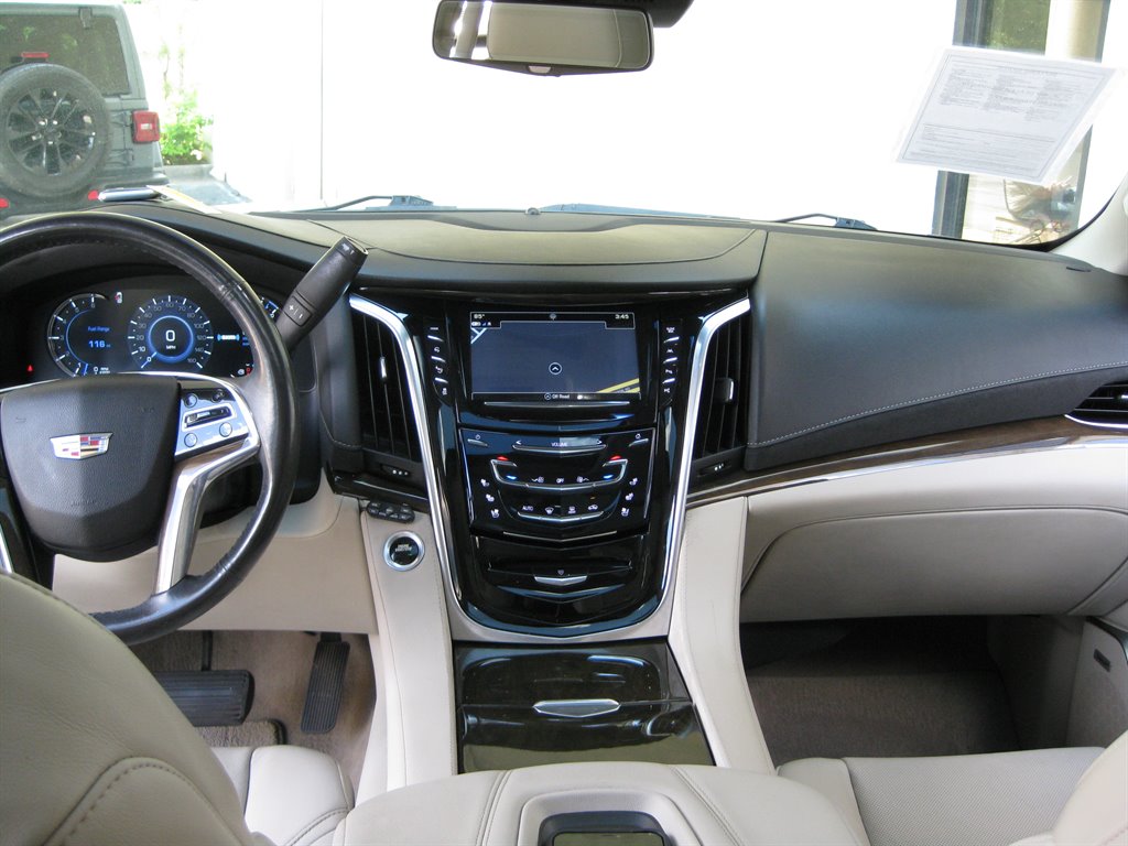 2020 Cadillac Escalade Premium Luxury - Photo 31