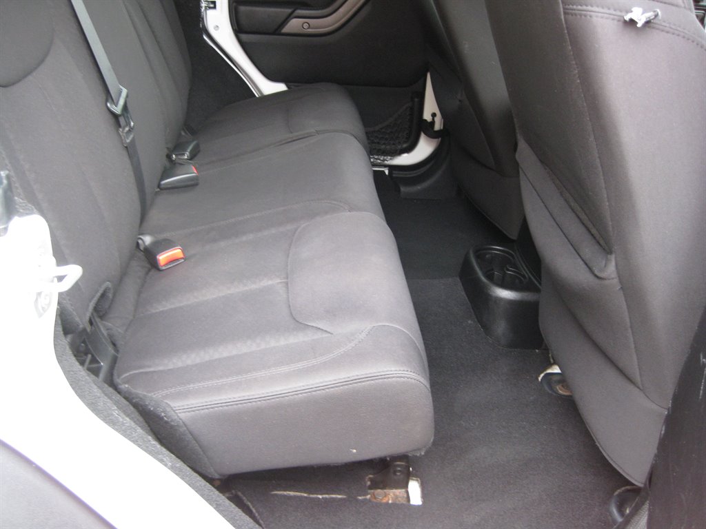 2013 Jeep Wrangler Unlimited Sport - Photo 28