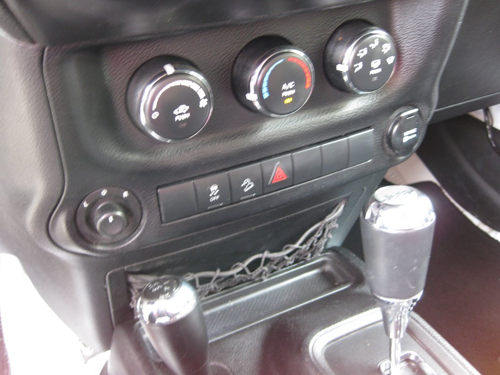 2013 Jeep Wrangler Unlimited Sport - Photo 18