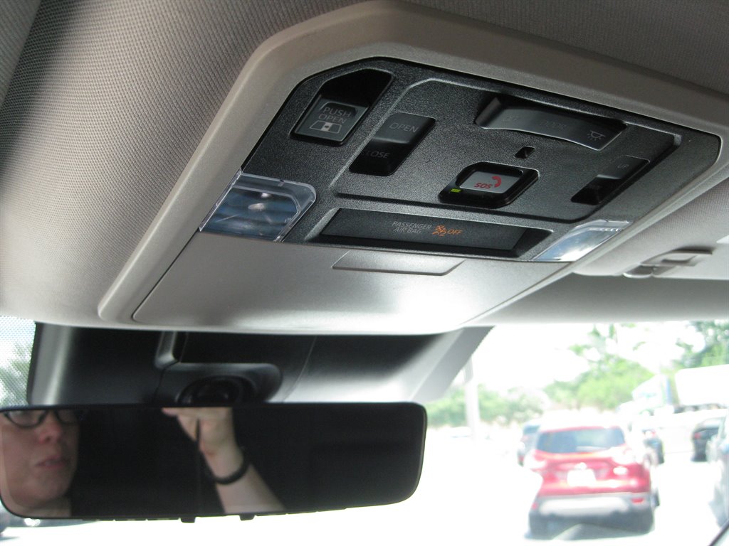 2022 Toyota Tundra Limited - Photo 22