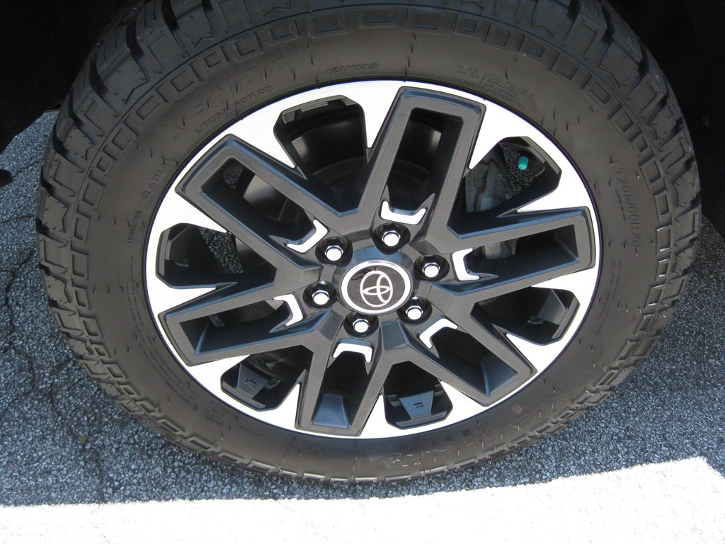 2022 Toyota Tundra Limited - Photo 9