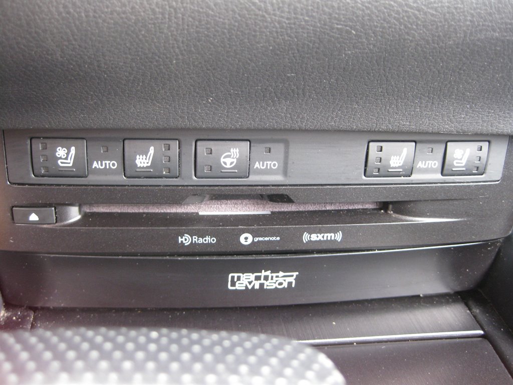 2020 Lexus ES F SPORT - Photo 19