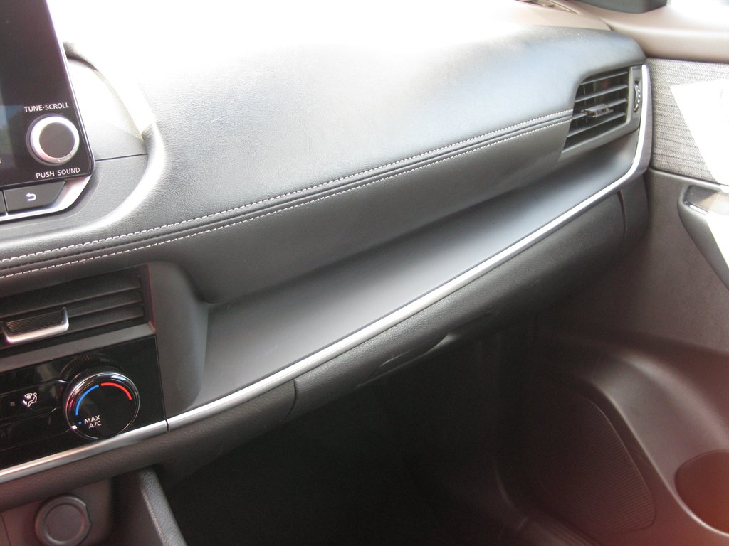 2023 Nissan Rogue S - Photo 18