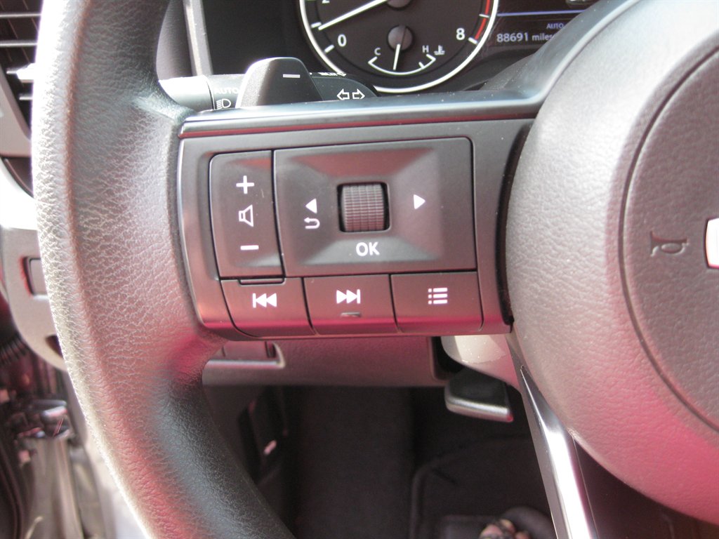 2023 Nissan Rogue S - Photo 12